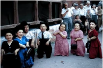 Số phận lạ lùng của gia đình người lùn Do Thái thời phát xít Đức 