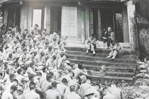 Xúc động loạt ảnh ghi dấu khoảnh khắc lịch sử ngày Giải phóng Thủ đô 