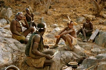 Kỳ lạ bộ tộc không thích văn minh, ăn lông ở lỗ thời tiền sử 