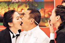 Loạt ảnh ông trùm Tăng Chí Vỹ ôm hôn, động chạm bạn diễn nữ