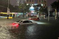 Dự báo thời tiết 15/10: Mưa trắng trời miền Trung, ngập lụt nhiều nơi