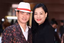 Lỡ va quệt gương xe người khác, vợ Xuân Bắc có hành động đáng khen 