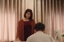 Gọi chồng dậy trông con bị mắng, tôi khiến anh cúi đầu xin lỗi