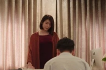 Gọi chồng dậy trông con bị mắng, tôi khiến anh cúi đầu xin lỗi