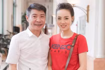 Vợ NSND Công Lý nói gì về tin đồn khó khăn phải thanh lý hàng hiệu?