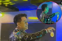 Tuấn Hưng nhặt "phụ tùng" của khán giả nữ ném lên sân khấu