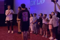 Mạc Văn Khoa bị khán giả tát vì lý do không ngờ