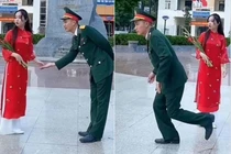 Đang chụp ảnh ngọt ngào cùng bạn gái, chàng trai vội vàng bỏ chạy 