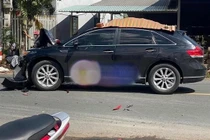 Video: Lái xe máy lao thẳng vào ô tô rồi tử vong