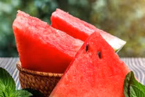 Dưa hấu mát lành nhưng những người này nên tránh kẻo tự hại thân