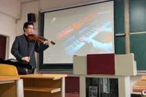 Clip hay Douyin: Nghệ sĩ vĩ cầm hay thầy giáo dạy nhạc