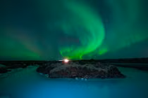 Bắc cực quang ‘nhuộm xanh’ bầu trời Iceland