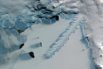 Dấu vết khổng lồ nghi là tai nạn tàu vũ trụ ở Nam Cực 