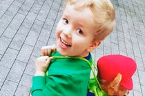 Bé trai 6 tuổi bị cha và mẹ kế sát hại gây rúng động ở Anh