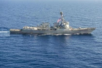Tàu chiến, máy bay Trung Quốc bám đuôi chiến hạm Mỹ