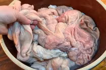 Làm sạch lòng già cho giấm, muối chưa đủ, phải thêm các bước này