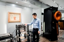 Chi hẳn 2 tỷ đồng sắm máy hát đĩa than chỉ vì hoài niệm cũ