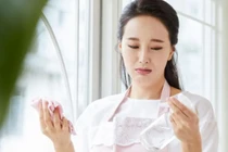 Tím mặt với câu nói đùa của chồng trong bữa cơm