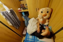 Chấp nhận sống khổ trong những chiếc hộp ngủ để tiết kiệm