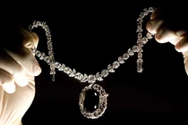 Bí ẩn lời nguyền từ 7 viên đá quý khiến ai cũng phải lạnh người