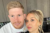 Chuyện tình 8 năm hạnh phúc của Kevin De Bruyne