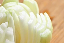 Loại củ rẻ tiền có mùi hăng khó chịu nhưng bổ ngang nhân sâm