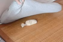 Cho gạo vào tất rồi đặt dưới gối trước khi ngủ, công dụng bất ngờ ít ai biết