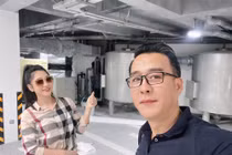 'Vua cá Koi' và Hà Thanh Xuân 'bên nhau khắp thế gian' trước cưới