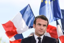 Tổng thống Macron bị nghi 'đổi màu' quốc kỳ Pháp