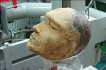 Mang hộp sọ 2000 năm đi kiểm tra, các chuyên gia ‘chết lặng'