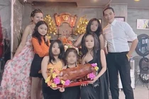 19 tuổi sa lưới tình trai đẹp, cô nàng sinh liên tiếp ngũ long công chúa