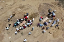 Dịch COVID-19 quá khủng khiếp, Thủ tướng Ấn Độ "trở tay không kịp"