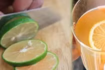 Thời điểm “vàng” uống chanh mật ong giúp phụ nữ thải độc