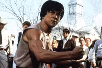 Thành Long bị 50 người cầm dao bao vây, chỉ một người ứng cứu