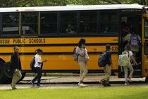 Phát hiện hóa chất gây ung thư trong quần áo trẻ em