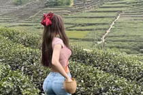 2 mỹ nữ Trung Quốc mặc quần jeans đẹp