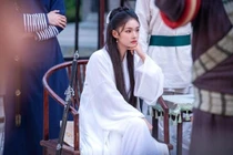 Mỹ nhân ngư Lâm Duẫn hóa Tiểu Long Nữ đẹp phiêu dật