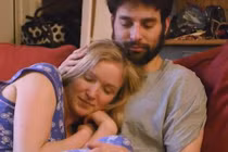 Vợ bỏ tiền thuê trai về nhà ôm ấp, chồng khẳng định không ghen