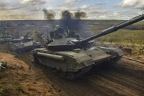 Cận cảnh những xe tăng T-80BMV mới nhất Nga vừa cho nhập biên