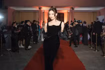 Ảnh 'bị tag' để lộ nhan sắc thật Lương Thùy Linh