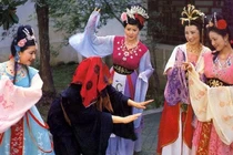 Tại sao Trư Bát Giới phải lột áo sau khi trừ yêu trong Tây du ký 1986?