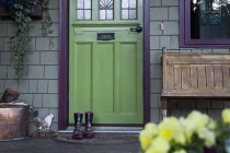 Cửa nhà xuất hiện 1 trong 6 thứ này gia chủ làm mãi vẫn nghèo