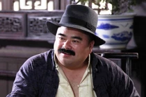 Nam diễn viên 'Lộc đỉnh ký' nhặt phế liệu, bán hàng rong kiếm sống