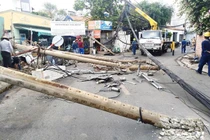 Lời khai của ông Tây lái ôtô tông đổ 5 trụ điện ở Thảo Điền