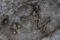 Bí ẩn thi hài 4.500 tuổi nằm trong chiếc nồi