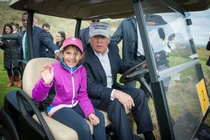 Cuộc sống nhiều đặc quyền của cháu gái ông Trump