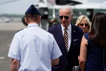 Ông Biden tiến thoái lưỡng nan