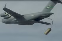 Bắt chước Việt Nam, Mỹ biến vận tải cơ thành oanh tạc cơ