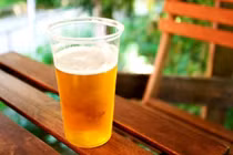 Tết uống bia còn thừa đừng vội đổ đi mà hãy để làm việc này