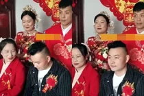 Ngoại hình bố mẹ vợ trong đám cưới khiến nhiều người tò mò